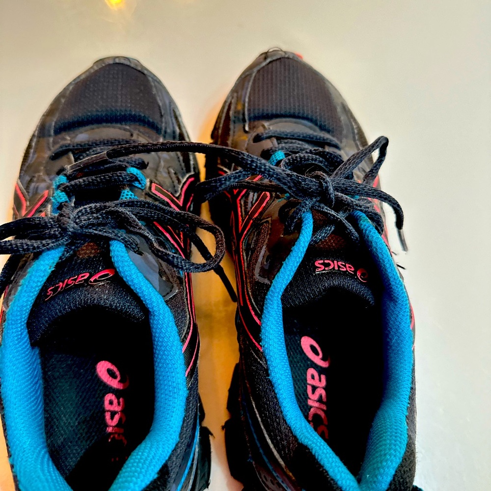 ASICS athetic shoe - Picture 2 of 4